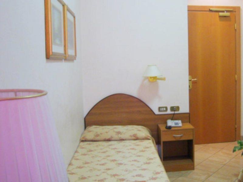 Hotel Resi Рим Екстериор снимка